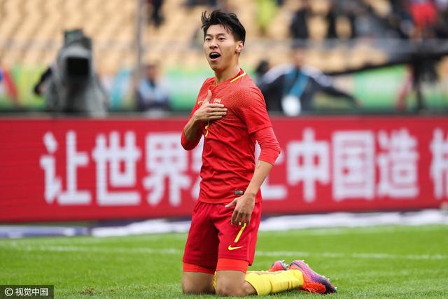 洪五脱口道：叶大师请放心，我一定交代小弟、严防死守，绝对不会让人把他们抢走的。