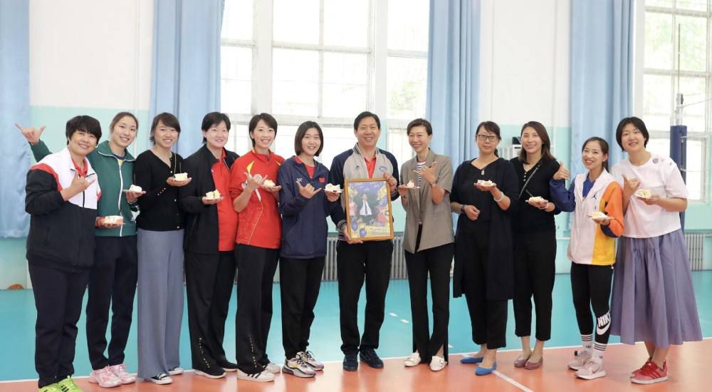 老爷子安启山皱眉说道：如果是求财，也没必要把我们全杀了吧？这年头绝大多数财产都是数字化的，都是银行账户、证券账户以及信托账户里的一串串数字，而且每一分钱都是登记在册的，就算把我们都杀了，我们的资产也不可能落入他的手里啊。